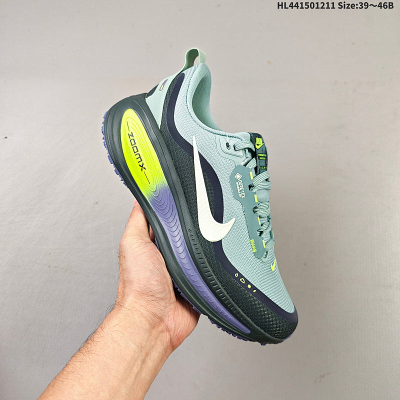 VOMERO 18 GTX: HQ7001-300
