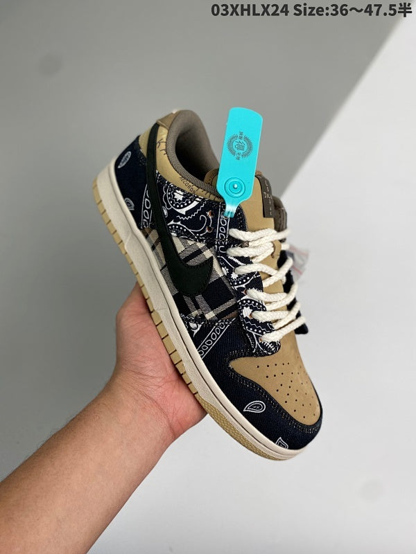 Travis Scott × SB Dunk