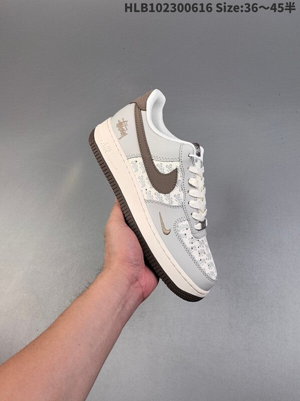 AIR FORCE 1‘07 LV8 Low ZH2598 320