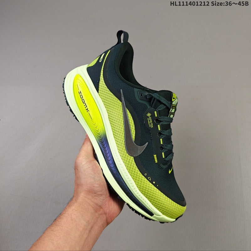 VOMERO 18 GTX Comfort Non-Slip Low Running Shoe: HQ7002-300