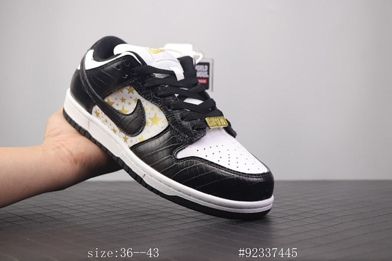 “ ”Supreme x SB Dunk Low “Hyper Royal” + +zoom + ID 92337445
